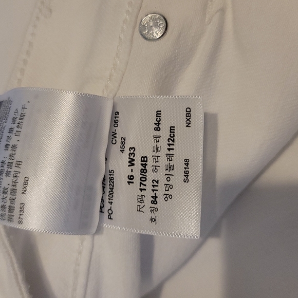 2 Levi's Signature High-Rise distressed white shorts - Picture 5 of 9